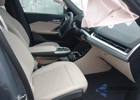 2025 BMW X1 xDrive28I z USA, uszkodzony, nr VIN WBX73EF04S5390698